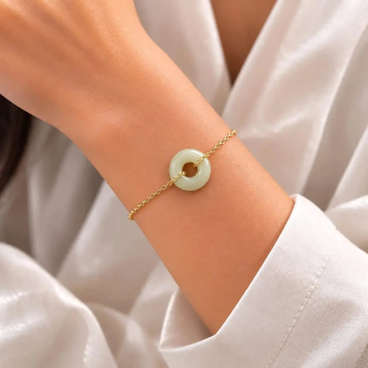 variant-group:SMV-B26302-JAD-OLV | SAMVELLI gold-plated 925 silver Donut Bracelet – Jade Olive Green model view