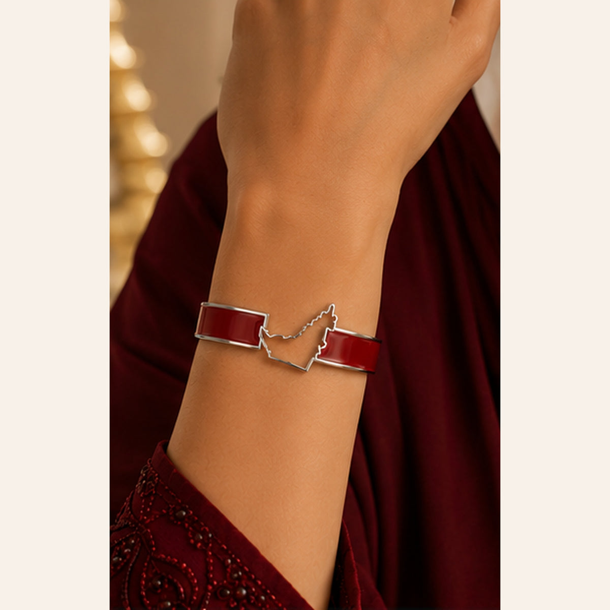 SAMVELLI UAE Map Bangle - Rouge - product view 4
